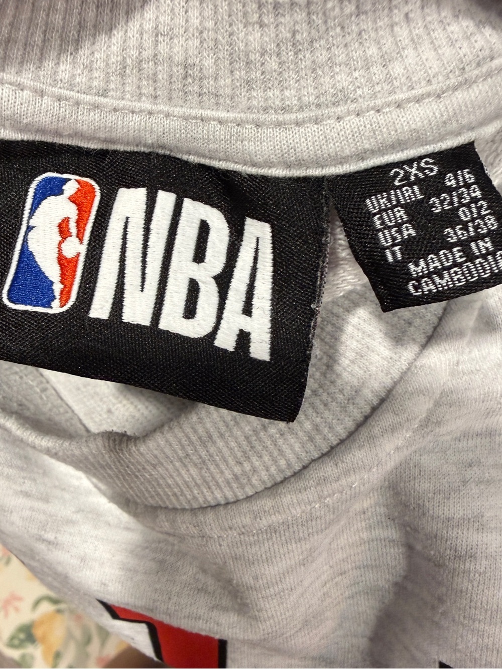 NBA Chicago Bulls Eastern Conference Grey Crewneck Sweatshirt Size 2XS - Picture 8 of 8